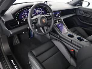 PORSCHE Taycan Sport Turismo Black Edition