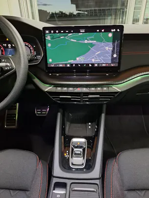 SKODA Octavia Combi 2.0 TSI DSG RS