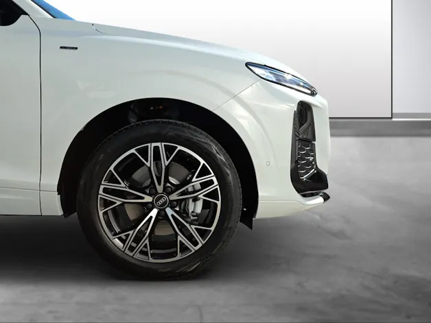 AUDI Q3 SUV e-hybrid 200 kW S tronig