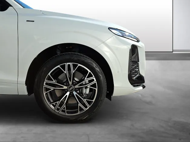 AUDI Q3 SUV e-hybrid 200 kW S tronig