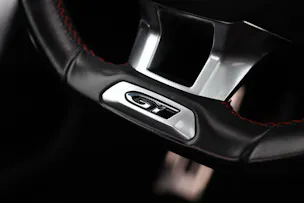 PEUGEOT 308 1.6 THP GT * PANORAMA * LEDERSITZE ELEKTRISCH * MASSAGEFUNKTION * DENON HiFi *