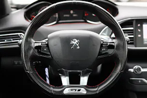 PEUGEOT 308 1.6 THP GT * PANORAMA * LEDERSITZE ELEKTRISCH * MASSAGEFUNKTION * DENON HiFi *