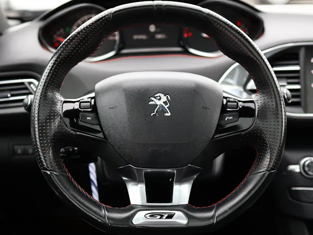 PEUGEOT 308 1.6 THP GT * PANORAMA * LEDERSITZE ELEKTRISCH * MASSAGEFUNKTION * DENON HiFi *