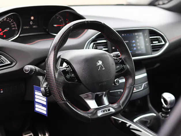 PEUGEOT 308 1.6 THP GT * PANORAMA * LEDERSITZE ELEKTRISCH * MASSAGEFUNKTION * DENON HiFi *