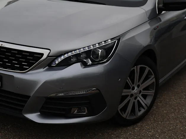 PEUGEOT 308 1.6 THP GT * PANORAMA * LEDERSITZE ELEKTRISCH * MASSAGEFUNKTION * DENON HiFi *