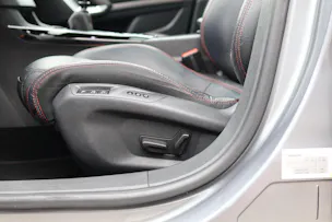 PEUGEOT 308 1.6 THP GT * PANORAMA * LEDERSITZE ELEKTRISCH * MASSAGEFUNKTION * DENON HiFi *