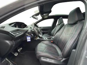 PEUGEOT 308 1.6 THP GT * PANORAMA * LEDERSITZE ELEKTRISCH * MASSAGEFUNKTION * DENON HiFi *