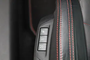 PEUGEOT 308 1.6 THP GT * PANORAMA * LEDERSITZE ELEKTRISCH * MASSAGEFUNKTION * DENON HiFi *