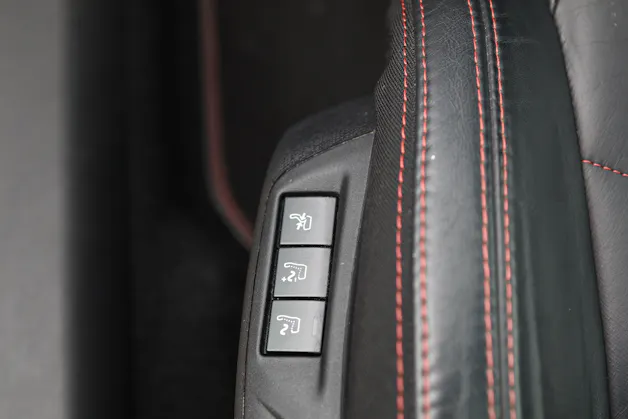 PEUGEOT 308 1.6 THP GT * PANORAMA * LEDERSITZE ELEKTRISCH * MASSAGEFUNKTION * DENON HiFi *