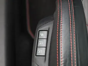 PEUGEOT 308 1.6 THP GT * PANORAMA * LEDERSITZE ELEKTRISCH * MASSAGEFUNKTION * DENON HiFi *