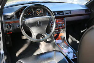 MERCEDES-BENZ 300 CE