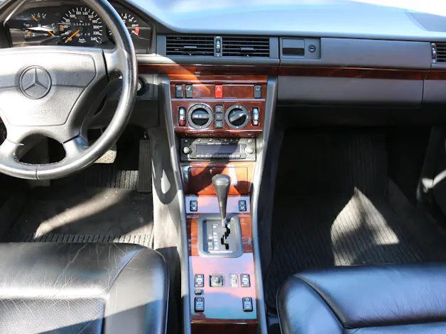 MERCEDES-BENZ 300 CE