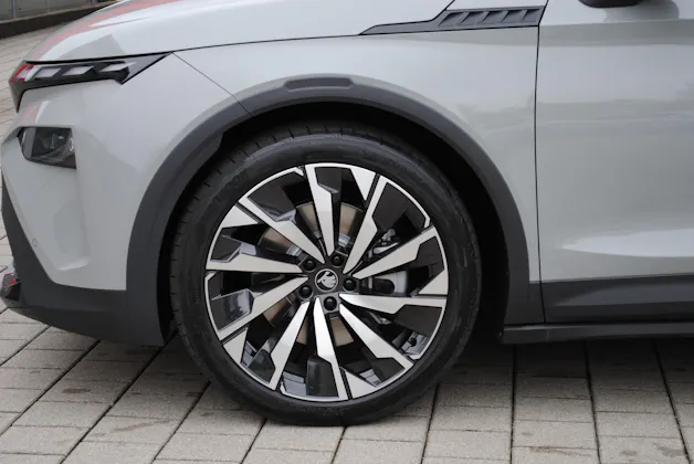 SKODA Elroq 85x Sportline 4x4