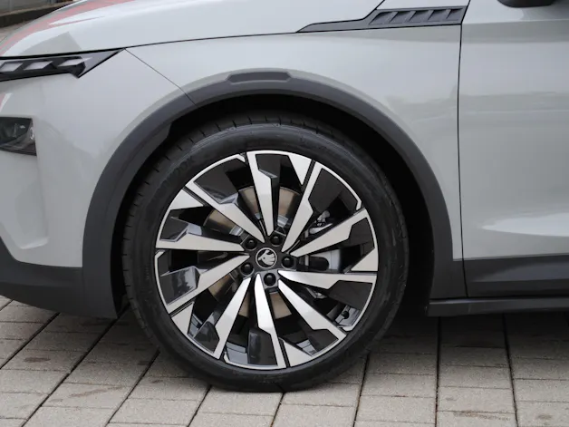 SKODA Elroq 85x Sportline 4x4