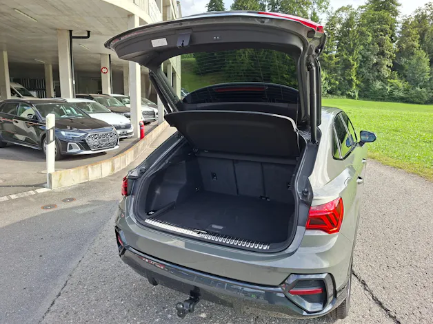 AUDI Q3 Sportback 35 TFSI Attraction S-tronic *Anhängerkupplung+8-fach bereift m. Pneu*