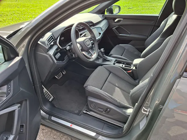 AUDI Q3 Sportback 35 TFSI Attraction S-tronic *Anhängerkupplung+8-fach bereift m. Pneu*