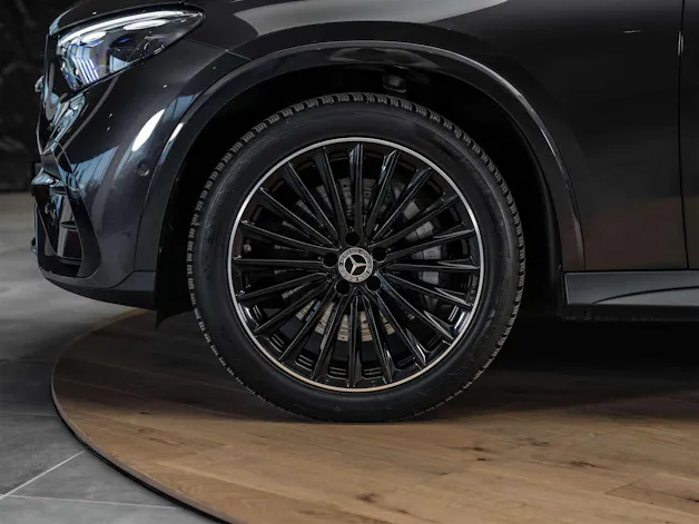 MERCEDES-BENZ GLC 300 4Matic AMG Line 9G-Tronic *Facelift*Werksgarantie*Panorama*Digital Light*