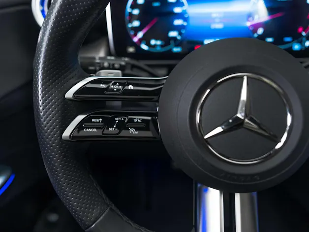 MERCEDES-BENZ GLC 300 4Matic AMG Line 9G-Tronic *Facelift*Werksgarantie*Panorama*Digital Light*