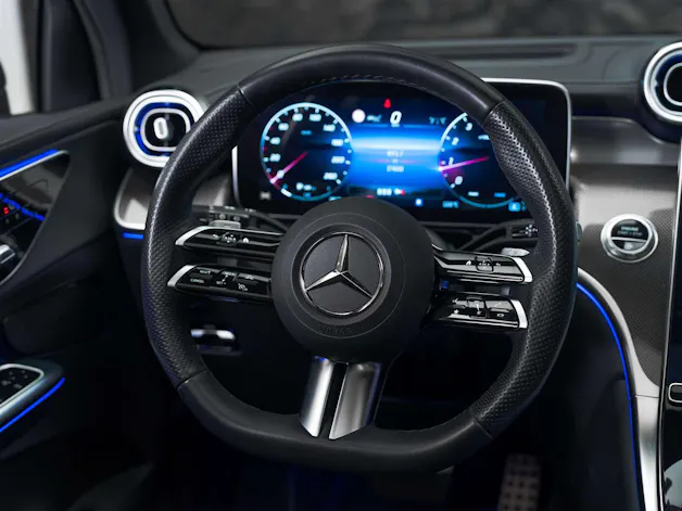 MERCEDES-BENZ GLC 300 4Matic AMG Line 9G-Tronic *Facelift*Werksgarantie*Panorama*Digital Light*