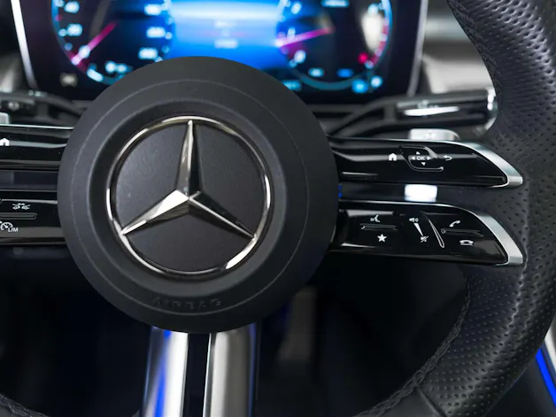 MERCEDES-BENZ GLC 300 4Matic AMG Line 9G-Tronic *Facelift*Werksgarantie*Panorama*Digital Light*