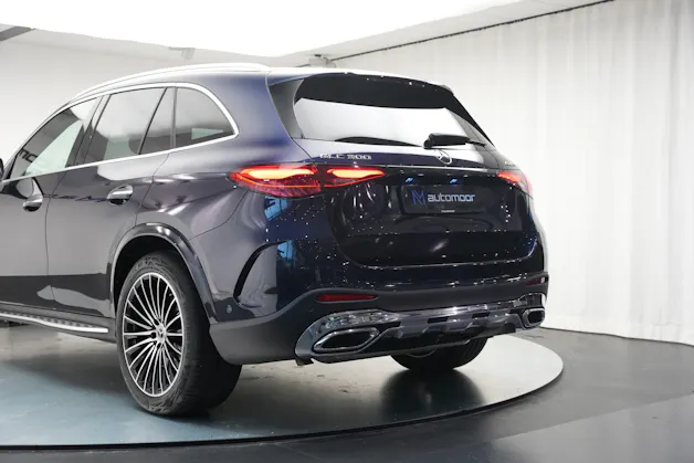 MERCEDES-BENZ GLC 300 4Matic AMG Line 9G-Tronic *AHK * Massagesitze* * Burmester*
