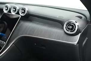 MERCEDES-BENZ GLC 300 4Matic AMG Line 9G-Tronic *AHK * Massagesitze* * Burmester*