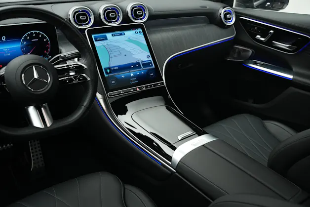 MERCEDES-BENZ GLC 300 4Matic AMG Line 9G-Tronic *AHK * Massagesitze* * Burmester*