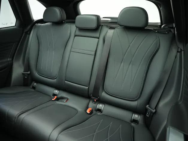 MERCEDES-BENZ GLC 300 4Matic AMG Line 9G-Tronic *AHK * Massagesitze* * Burmester*