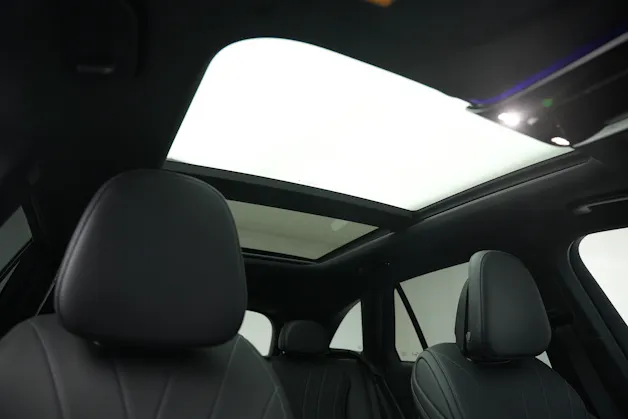 MERCEDES-BENZ GLC 300 4Matic AMG Line 9G-Tronic *AHK * Massagesitze* * Burmester*