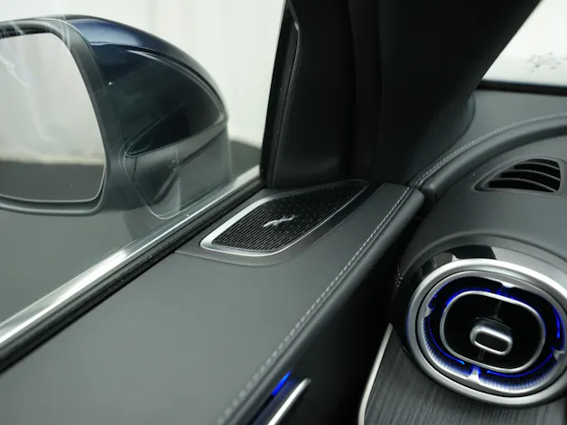 MERCEDES-BENZ GLC 300 4Matic AMG Line 9G-Tronic *AHK * Massagesitze* * Burmester*