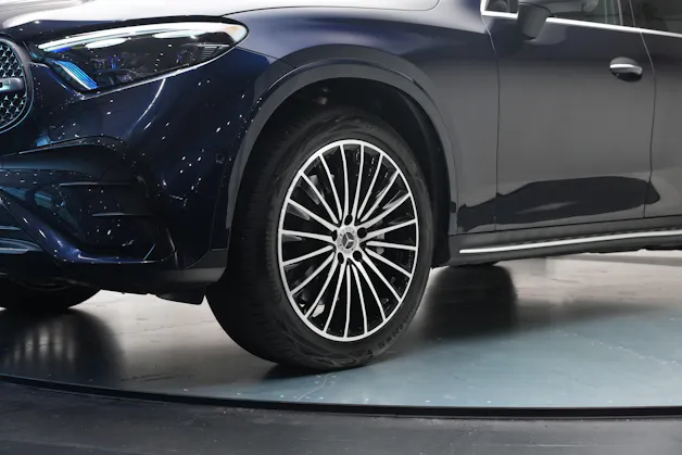 MERCEDES-BENZ GLC 300 4Matic AMG Line 9G-Tronic *AHK * Massagesitze* * Burmester*