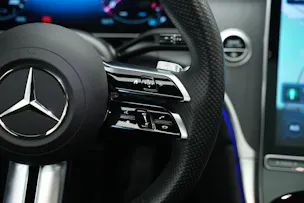 MERCEDES-BENZ GLC 300 4Matic AMG Line 9G-Tronic *AHK * Massagesitze* * Burmester*