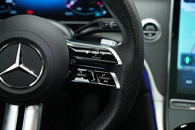 MERCEDES-BENZ GLC 300 4Matic AMG Line 9G-Tronic *AHK * Massagesitze* * Burmester*