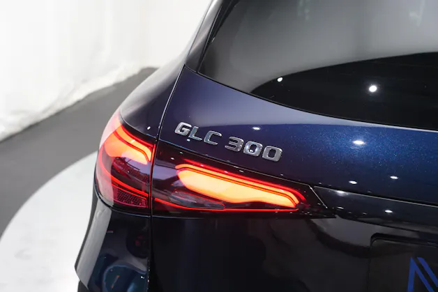 MERCEDES-BENZ GLC 300 4Matic AMG Line 9G-Tronic *AHK * Massagesitze* * Burmester*