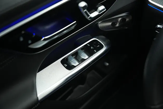 MERCEDES-BENZ GLC 300 4Matic AMG Line 9G-Tronic *AHK * Massagesitze* * Burmester*