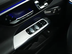 MERCEDES-BENZ GLC 300 4Matic AMG Line 9G-Tronic *AHK * Massagesitze* * Burmester*
