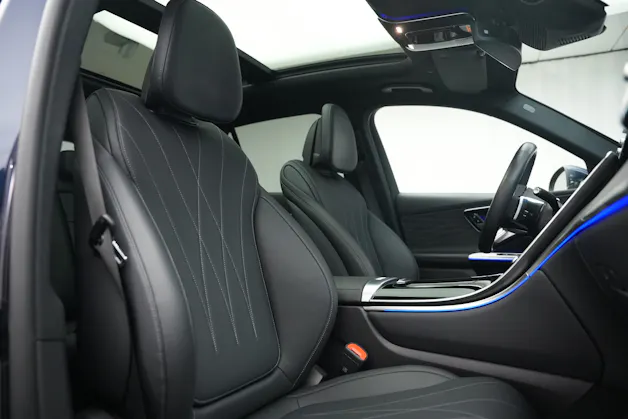 MERCEDES-BENZ GLC 300 4Matic AMG Line 9G-Tronic *AHK * Massagesitze* * Burmester*
