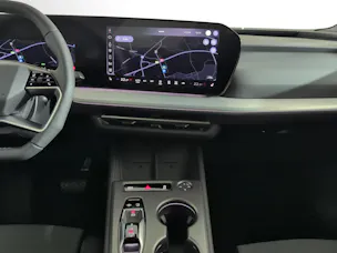 AUDI Q4 e-tron SUV performance Attraction