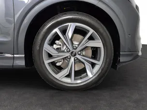 AUDI Q4 e-tron SUV performance Attraction