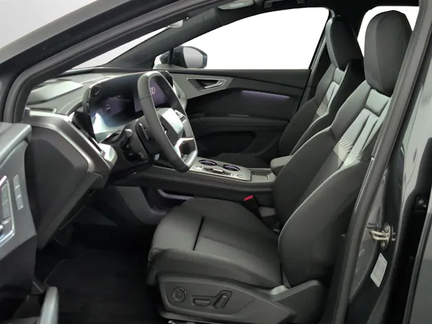 AUDI Q4 e-tron SUV performance Attraction