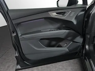 AUDI Q4 e-tron SUV performance Attraction