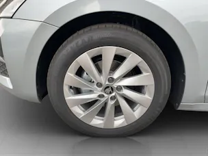 SKODA Octavia Combi 1.5 TSI mHEV DSG Selection