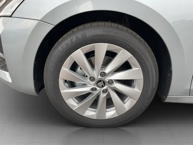 SKODA Octavia Combi 1.5 TSI mHEV DSG Selection