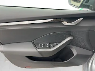 SKODA Octavia Combi 1.5 TSI mHEV DSG Selection