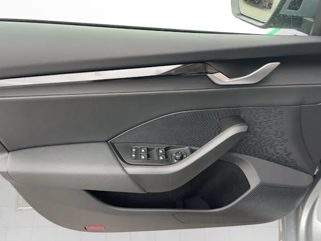 SKODA Octavia Combi 1.5 TSI mHEV DSG Selection
