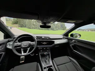 AUDI Q3 Sportback 35 TFSI Attraction S-tronic *Anhängerkupplung+8-fach bereift*