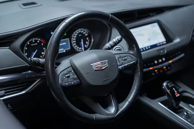 CADILLAC XT4 2.0 T Luxury AWD / Rückfahrkamera / Tempomat / el.Heckklappe