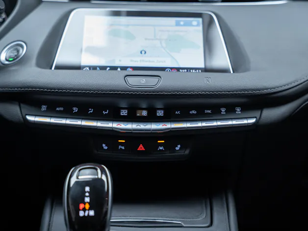 CADILLAC XT4 2.0 T Luxury AWD / Rückfahrkamera / Tempomat / el.Heckklappe