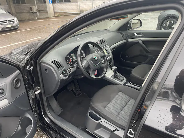 SKODA Octavia Combi 2.0 TDI Elegance 4x4 DSG