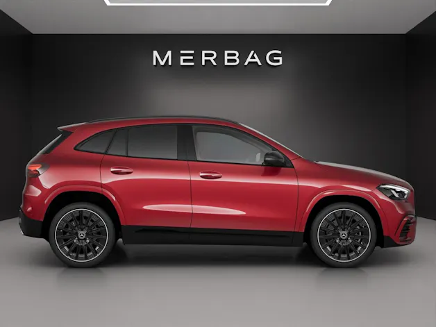 MERCEDES-BENZ GLA 200 7G-DCT
